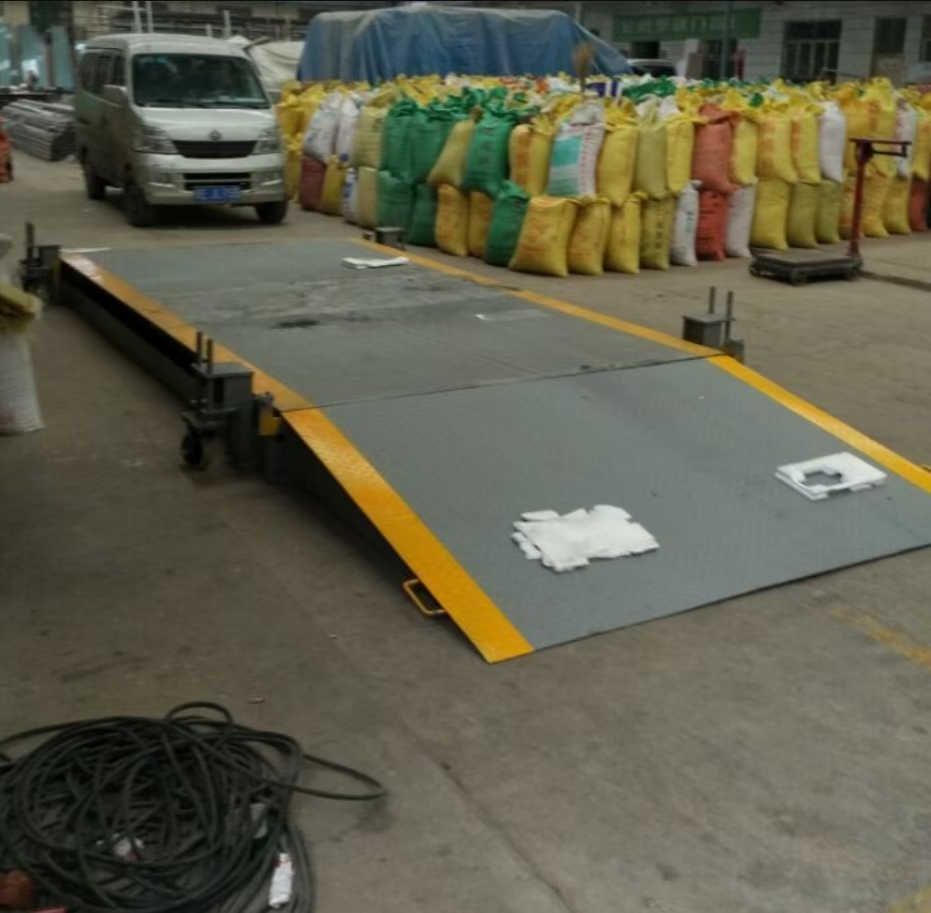Portable truck scale weighbridge with access ramps
